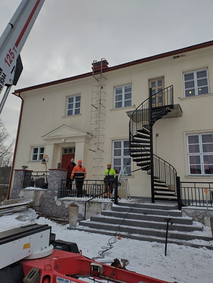 Wanha Velada, uudet kierreportaat parvekkeelle